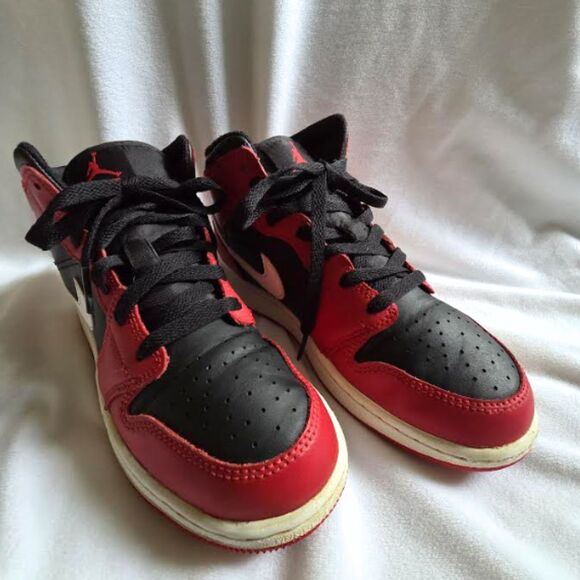 Nike Air Jordan 1 Sneakers I Youth Size 5 I Mid GS Gym Red Black White Boys - Picture 2 of 12